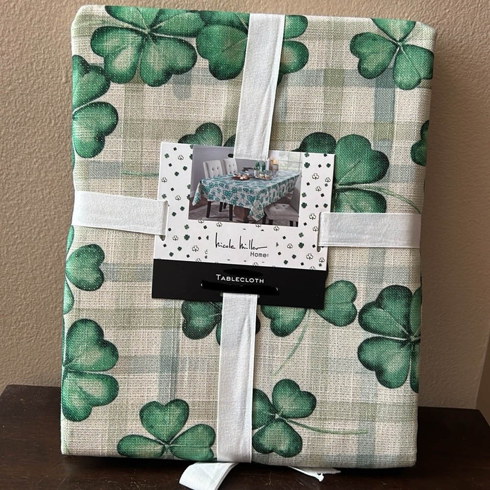 Nicole Miller Home St Patrick’s Day Tablecloth 60”x84” Oblong New Clover Shimmer